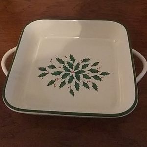Lenox Holiday Square Baker